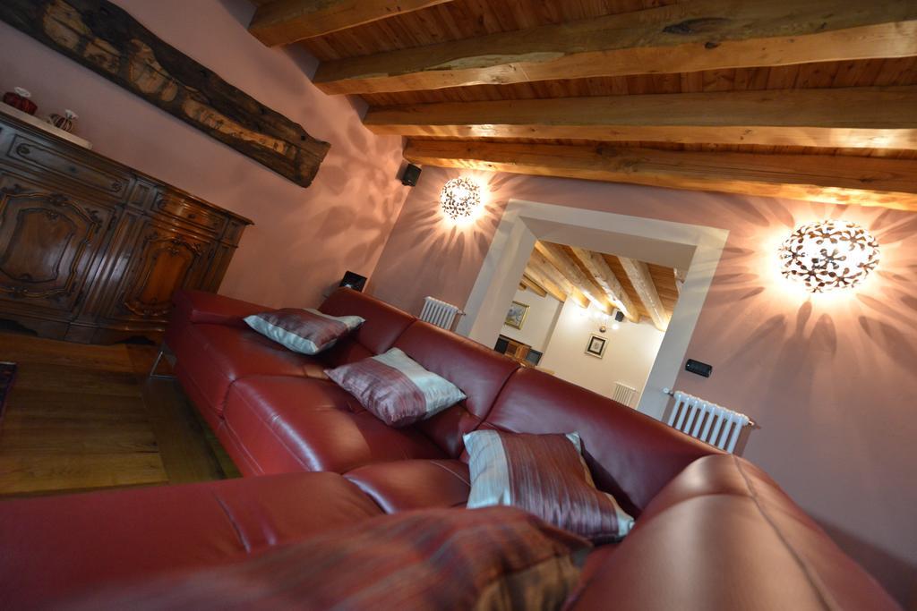 Vila Au Berceau Du Bien-Etre Chambave Pokoj fotografie